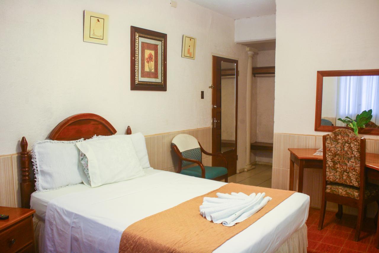 Hotel Maya Corozal Town Esterno foto